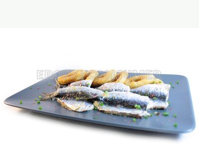 sardinas al horno con aros de cebolla fritos Sardin11