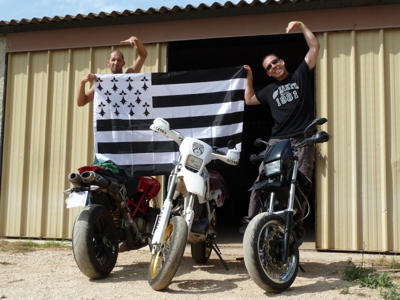 Le concours de Aout 2012: "Votre moto et la bretagne."  P1010711
