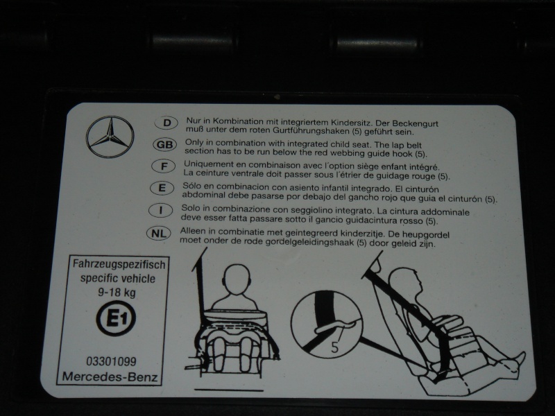 à VENDRE 2 tablette enfant Mercedes pour les sieges enfant encastrable  Tablet11