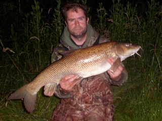 Summer Flood water Barbel Fishing J410