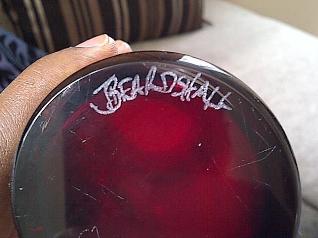 WHO IS BEARDSHALL SIGNED AT THE BASE OF THIS GLASS? Img-2072
