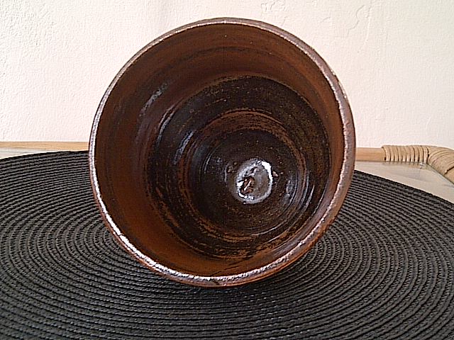 Id please on this yunomi tea bowl, NY OR OJ OR TJ  Img-2100