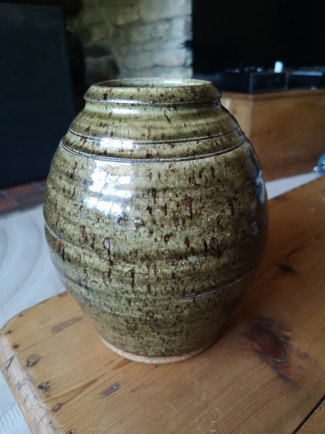 Large green pot. No Mark Img_2058