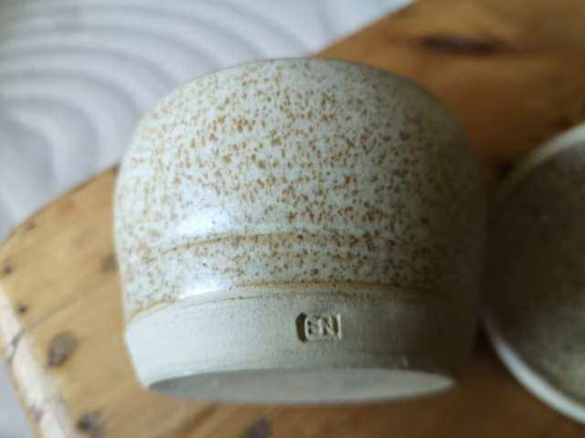 Small lidded pot with EN mark - Elizabeth Newman  Img_2095