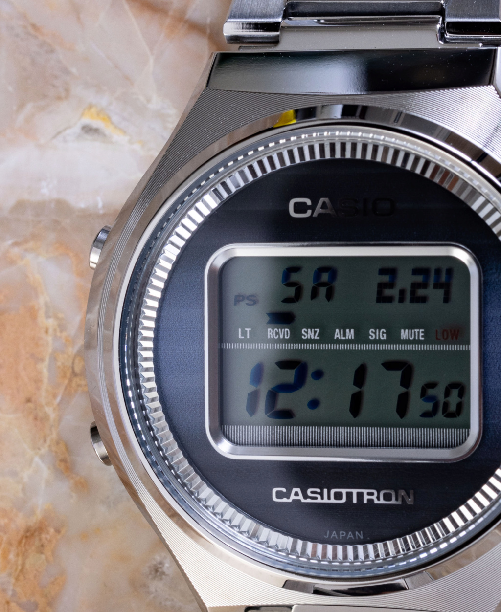 Réédition de la Casiotron ou quand Casio fête ses cinquante ans - Page 2 Casio-11