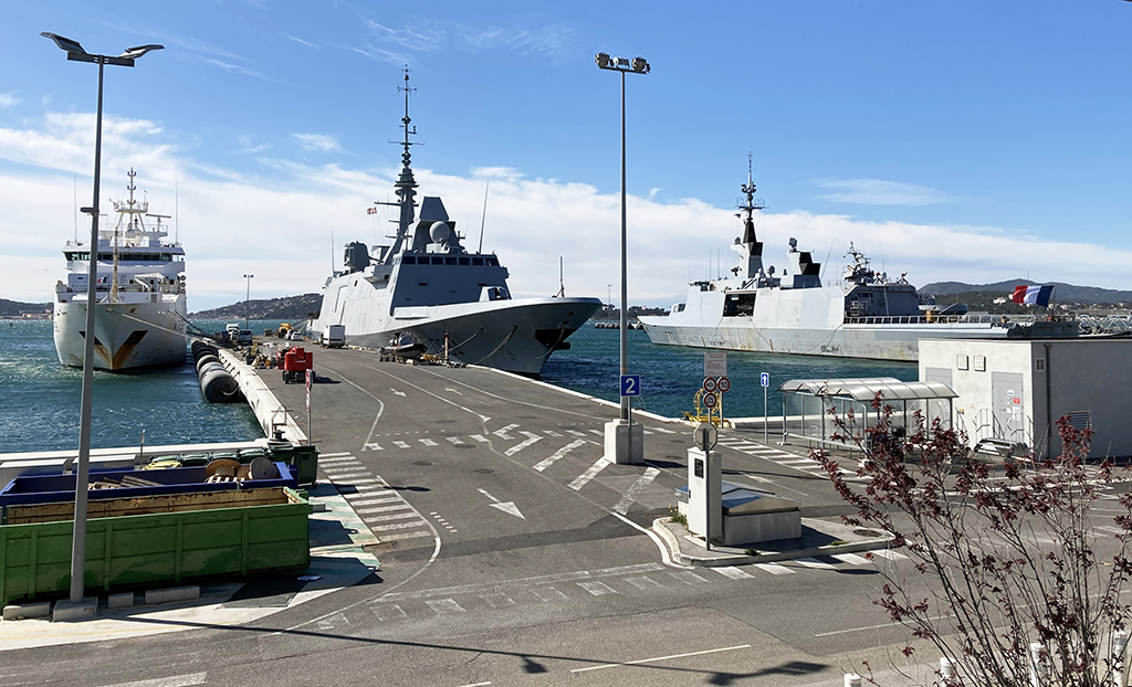 [Les ports militaires de métropole] Port de Toulon - TOME 2 - Page 9 Quai_f10