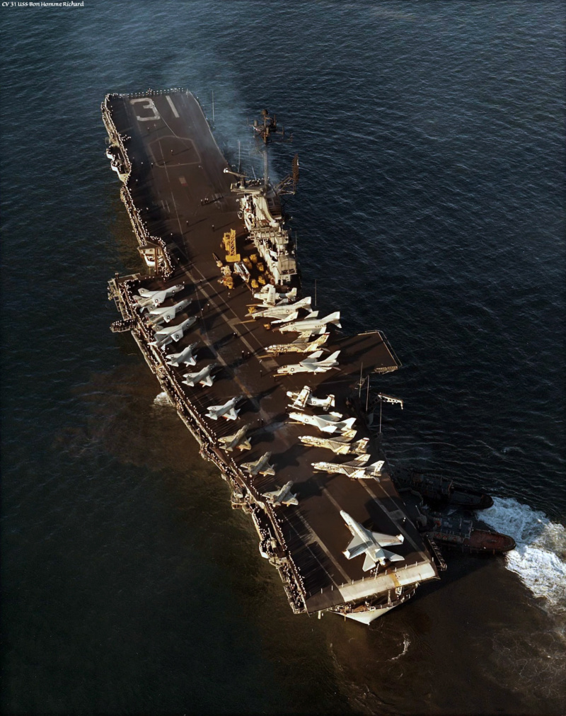 L’USS Bonhomme Richard (LHD 6) en feu à San Diego  Vjw8sz10