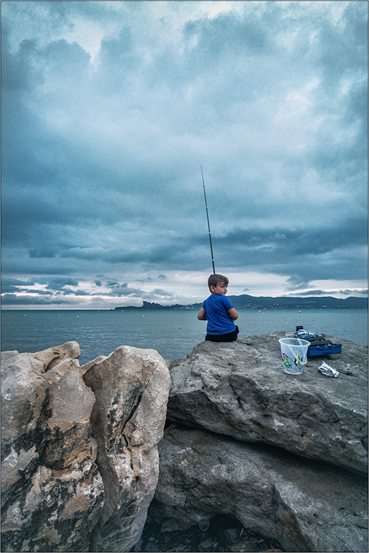 [Instants_de_vie_et_rue] Le petit pêcheur Dsc01912