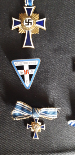 Croix des Méres Allemandes et insigne NS féminin MàJ 28/10/20 20200812