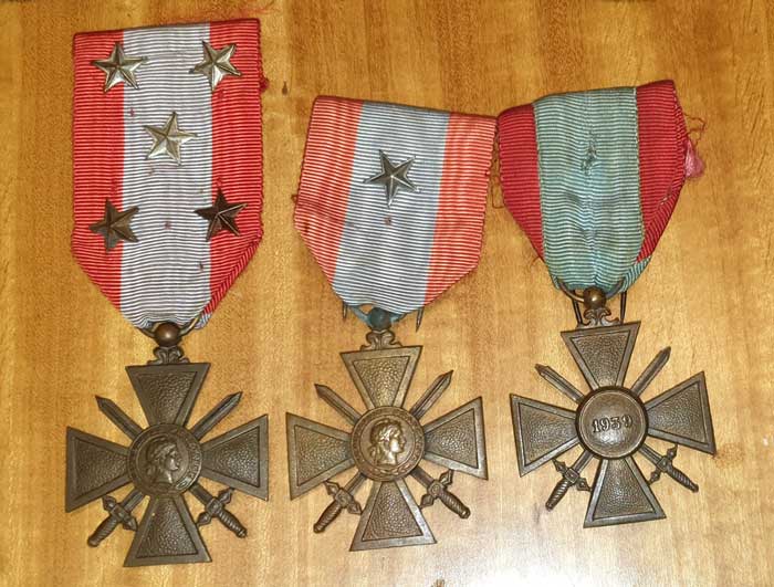 Médailles, insignes, dague et livret d'un commando : Libé / Indo / Algérie Lot_da12