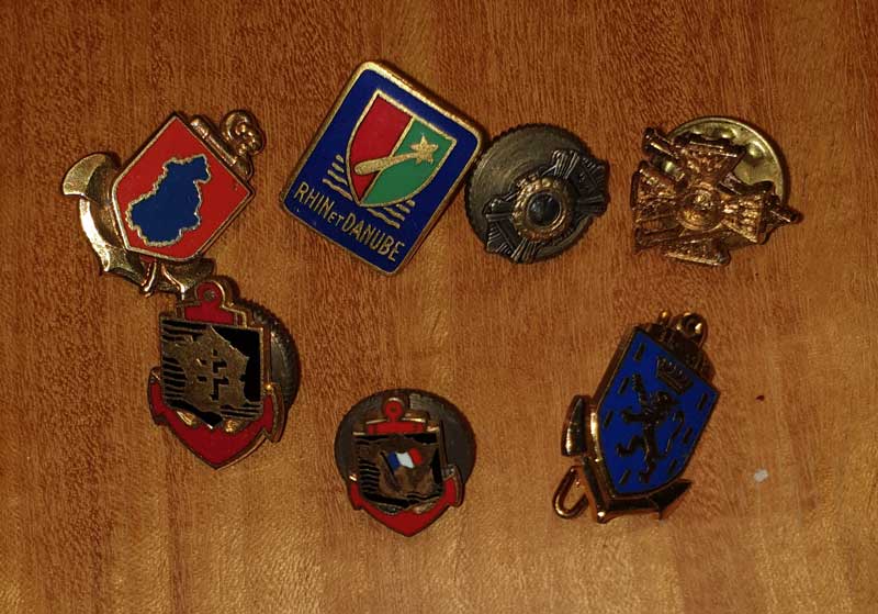 Médailles, insignes, dague et livret d'un commando : Libé / Indo / Algérie Lot_da14