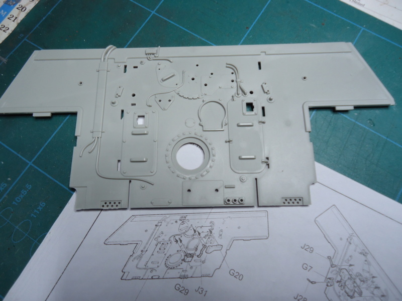 Char allemand Sd.Kfz. 182 KingTiger [Trumpeter 1/16°] de dan le cevenol - Page 2 Dsc01600