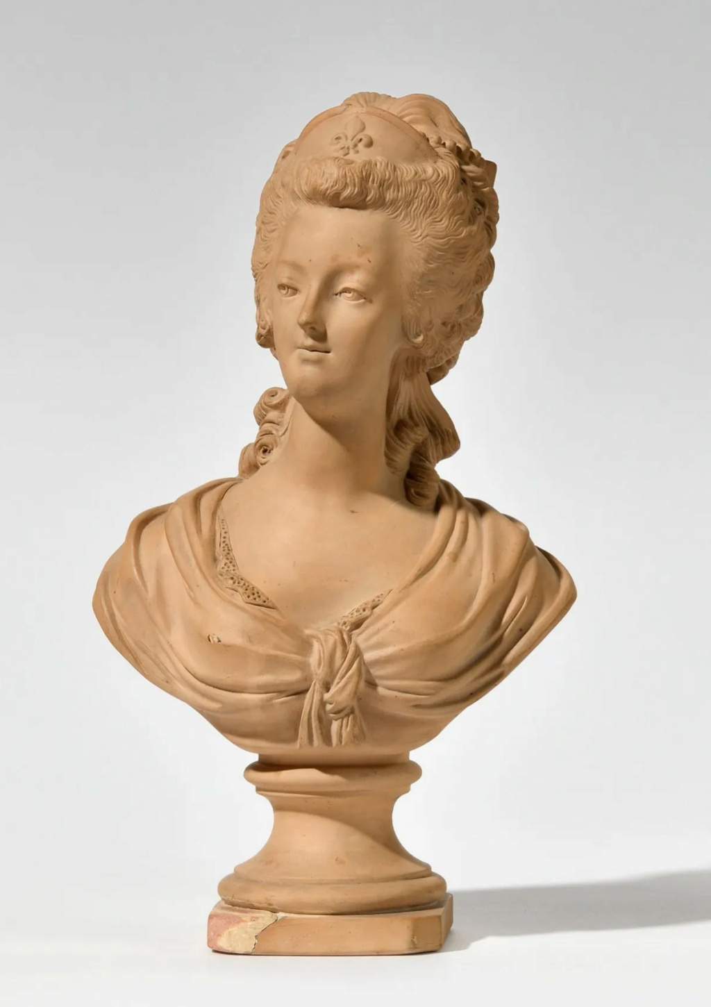 Collection bustes de Marie Antoinette - Page 13 Tzolzo14