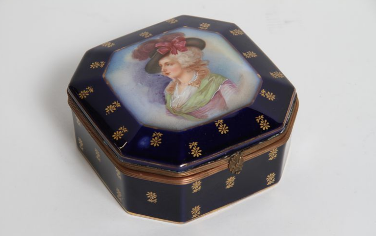 Collection : meubles et objets divers XVIIIe et Marie Antoinette - Page 9 Zpho17