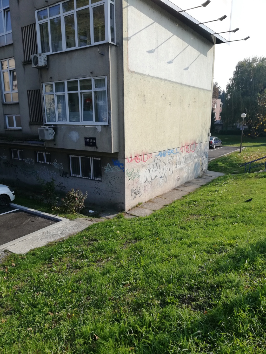 Senfov stranacki kolega naredio da se ukloni mural posvecen braniteljima i Vukovaru.Prosvjednici se okupljaju.Cekaju HEP-ovu dozvolu. Img_910