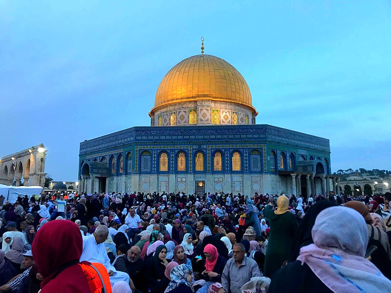 مسجد  قبة الصخرة !! تاريخ الفبه !! العصر ألأموي !! مغارة ألأرواح !! الزخرفه !! دوافع البناء !العصر العباسي والفاطمي !!الحملات الصليبية !! العصر الأيوبي والمملوكي !!                                                                                           934