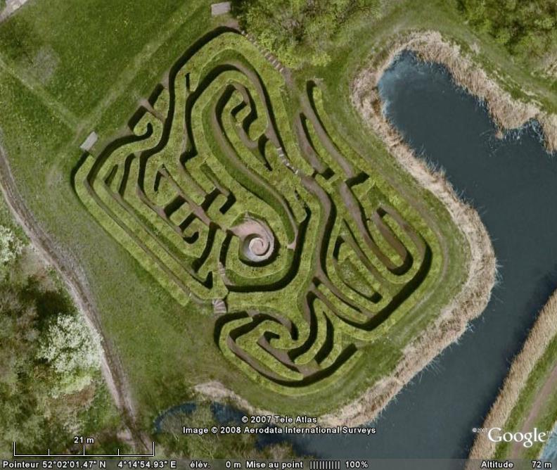 Les labyrinthes découverts dans Google Earth - Page 10 Labyri11