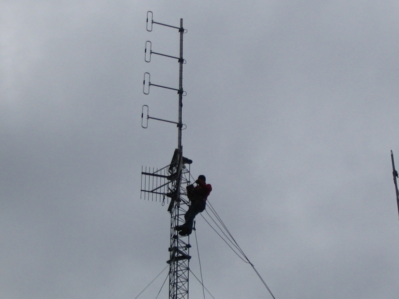 Installation de l'antenne de lien UHF. Img_1822