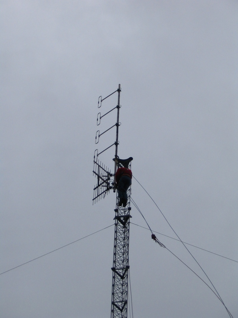 Installation de l'antenne de lien UHF. Img_1826