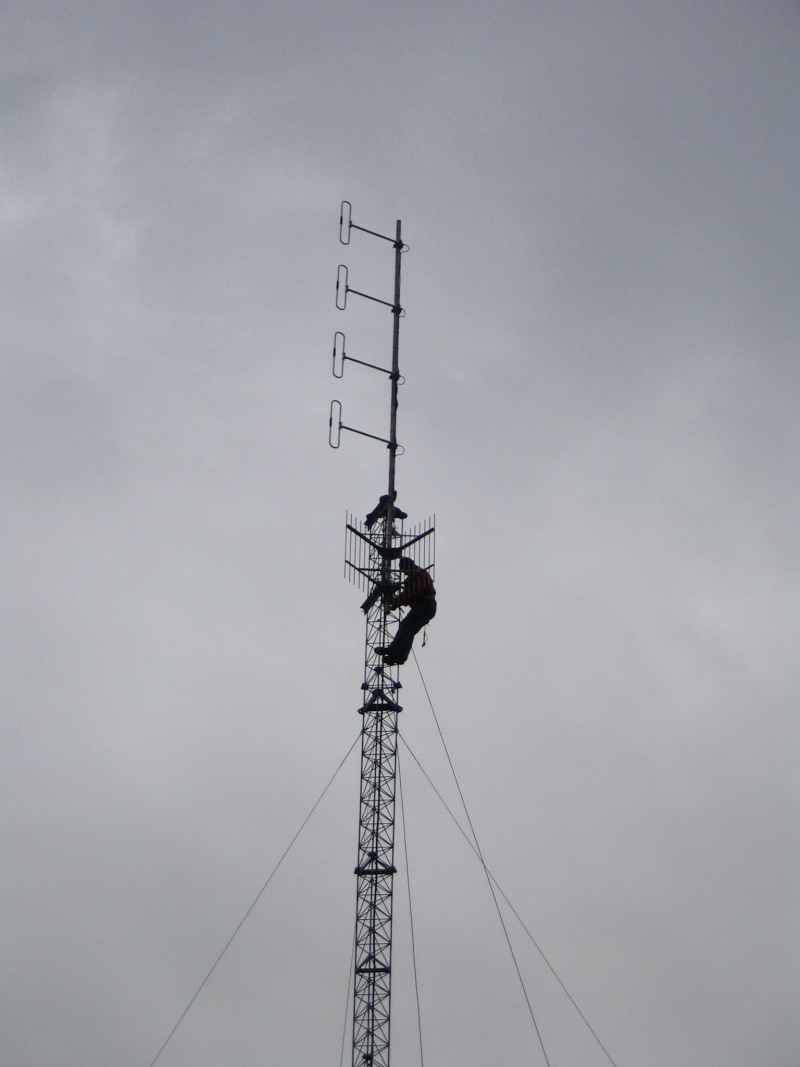 Installation de l'antenne de lien UHF. Img_1830