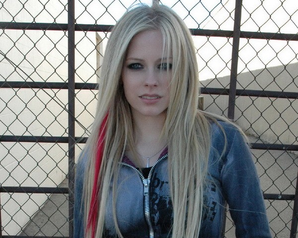 Voici les photos d'une de mes chanteuses prfres Avril Lavigne 85e70a10