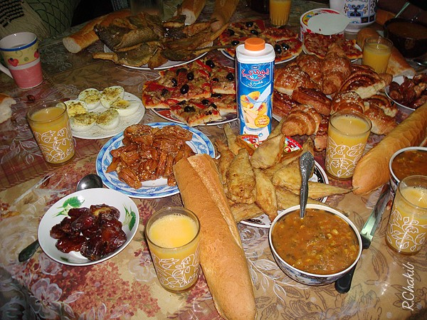   يسر منتدى أصدقاء PROF3LAA دعوة جميع الأعضاءإلى مائدة إفطار مغربية Dsc01410