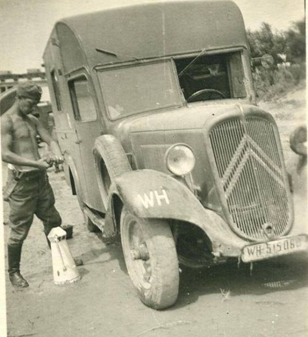 Photos de Citroën pendant la Seconde Guerre Mondiale - Page 5 C1rosa10