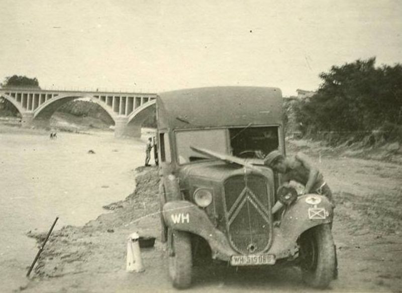 Photos de Citroën pendant la Seconde Guerre Mondiale - Page 5 Croose10