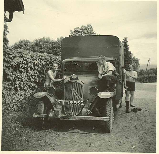 Photos de Citroën pendant la Seconde Guerre Mondiale - Page 7 French12