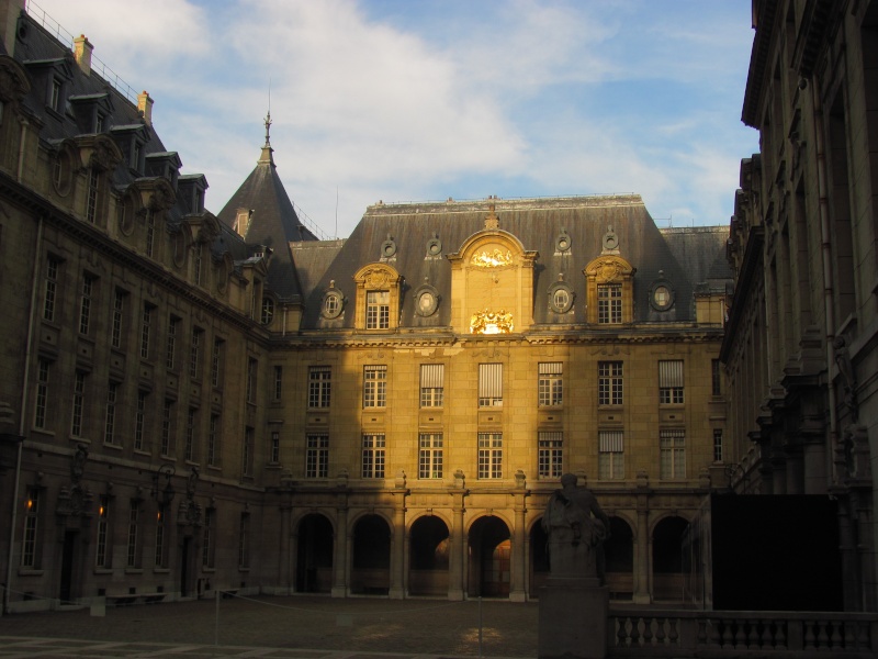 Visite de la Sorbonne - Page 4 Cour_d10