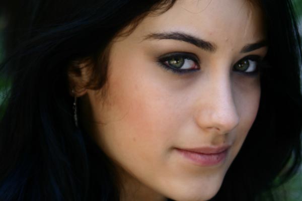 Hazal Kaya 23cx410