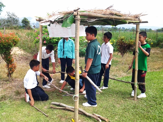 Murid2 Tahun6 bertanding membina pondok -19sept2012 - Page 2 20120949