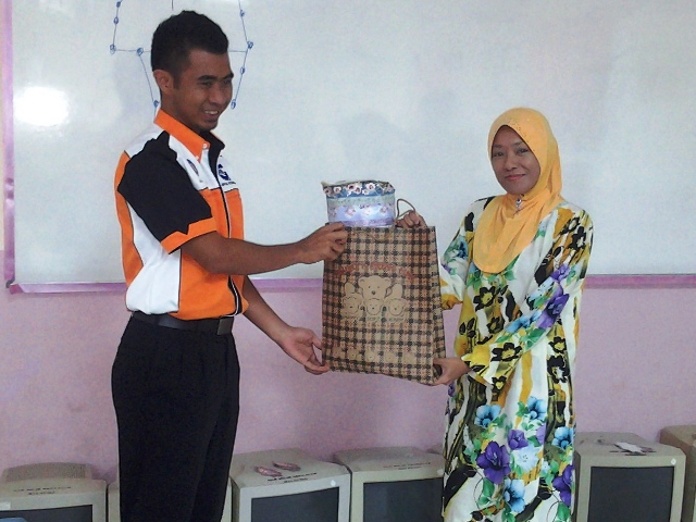 Jamuan perpisahan guru pelatih -20sept2012 Z48