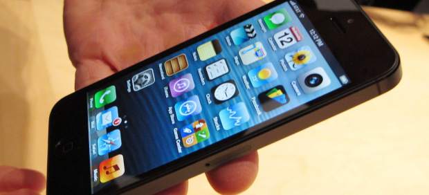 El iPhone 5 bate todos los récords previos vendiendo dos millones de unidades Ipp110
