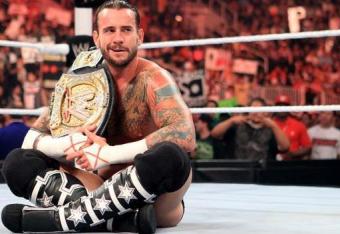 CM Punk retiene el WWE Championship en Summerslam 2012  Rawcmp10