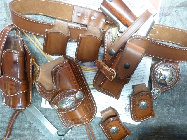 Des HOLSTERS "WILD BUNCH"  by SLYE P1070711