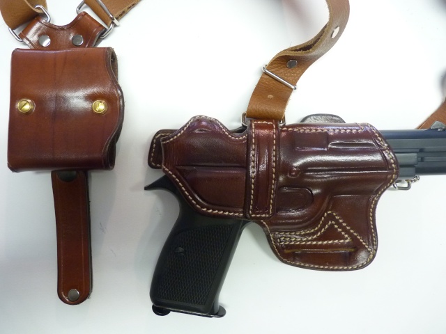 Des HOLSTERS "WILD BUNCH" by SLYE P1080613