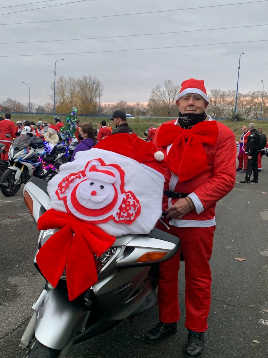 Les Pères Noël à moto de retour Img_2064