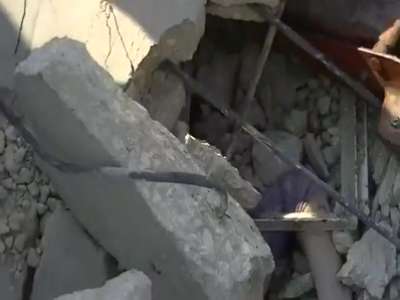 شاهد بالفيديو… 80 قتيل في قصف جوي على أعزاز بريف حلب  1179