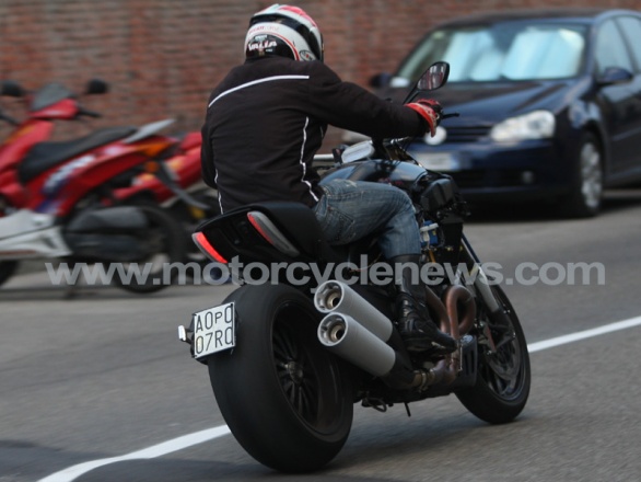 Ducati Diavel 2011 - Era "Oh my God    O_o" Ducati13