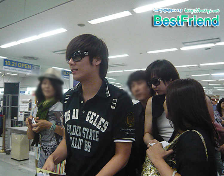 (pics) Kyu y Saeng llegando de Japon ^^ Kyusae11