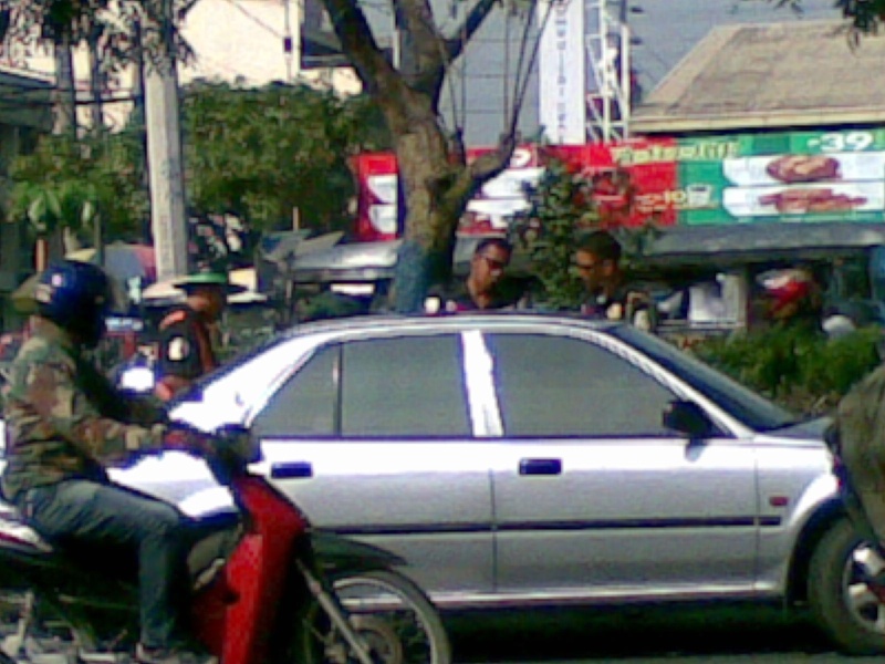 MMDA Officers abusing a citizen after making a road violation 07102013