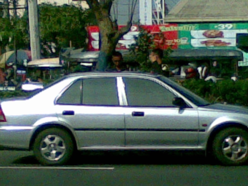 MMDA Officers abusing a citizen after making a road violation 07102014