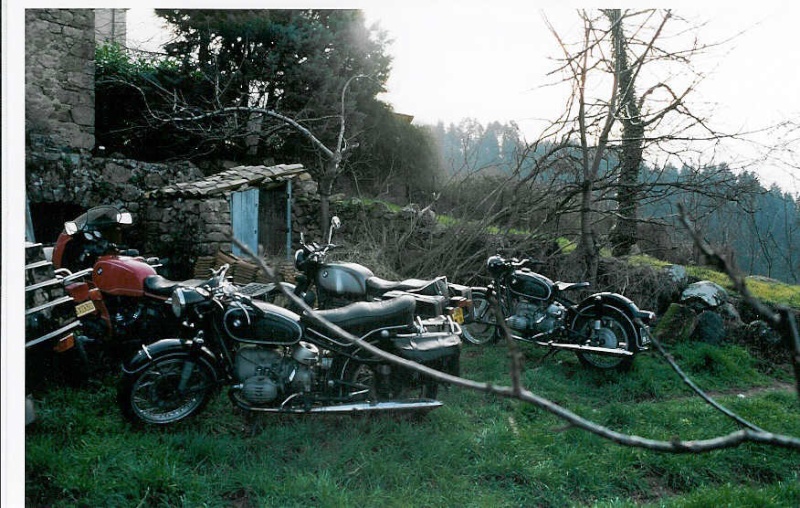  JE CONNAIS UN GLACIER FAMEUX ...  au pied d'un champ à motards Hpa00017