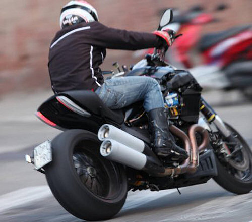 Photos volées : un futur Ducati Monster « XXL » ? 1087_a10