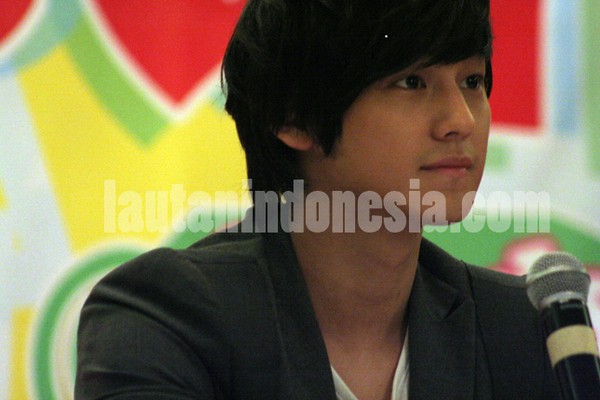 Kim Bum Fan Meeting Press Conference in Indonesia Fan_me14