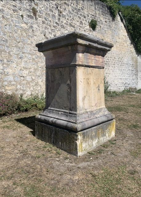 Monument maréchal Serurier « Laon 02 » 2aa9f010