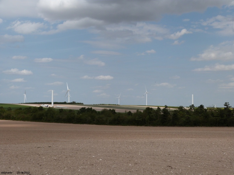 Montage de 16 éoliennes a Savière (10) par l'entreprise Belge Dufour. Aolien43