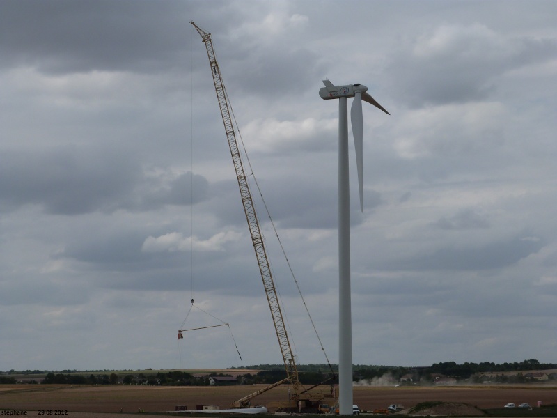Montage de 16 éoliennes a Savière (10) par l'entreprise Belge Dufour. Aolien47