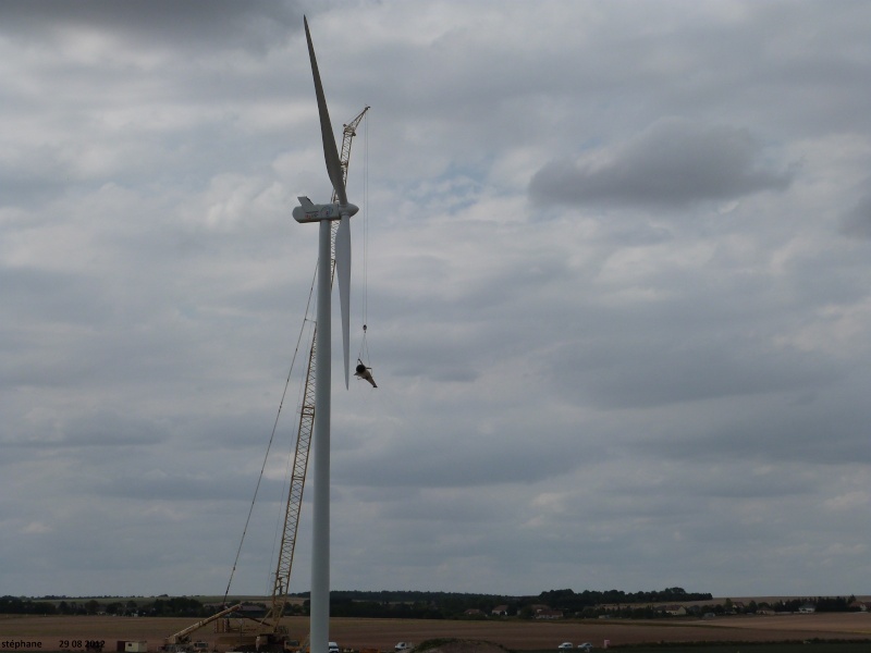 Montage de 16 éoliennes a Savière (10) par l'entreprise Belge Dufour. Aolien56